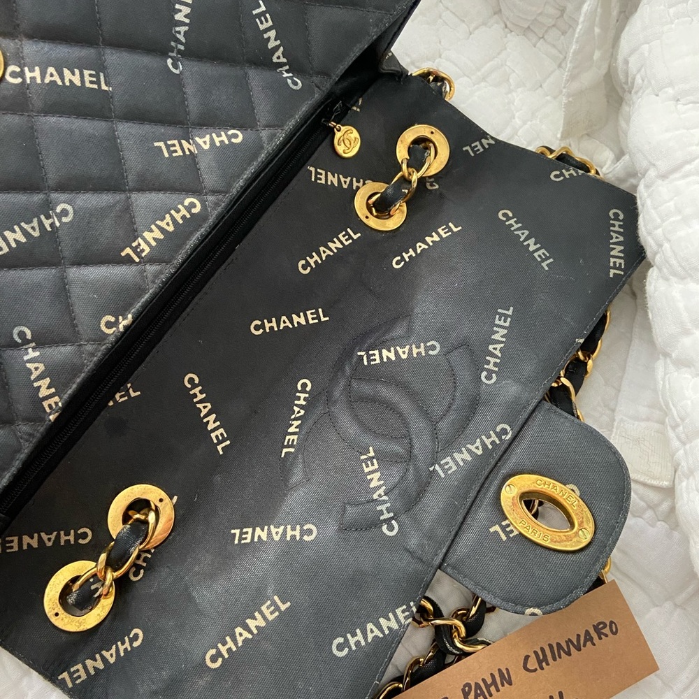 Chanel Vintage Rare 1990s Quilted Logo Letters Maxi Jumbo Classic Flap - Picture 4 of 17